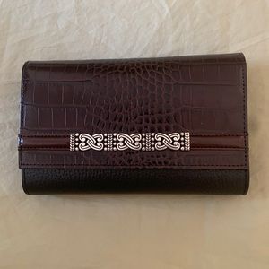 SPECTACULAR BRIGHTON WALLET PURSE W SO MANY COMPARTMENTS & CROSSBODY STRAP